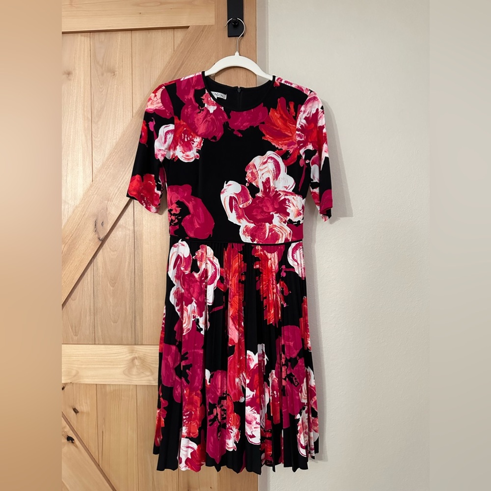 Lovely Floral Maggy London Dress, Size 4